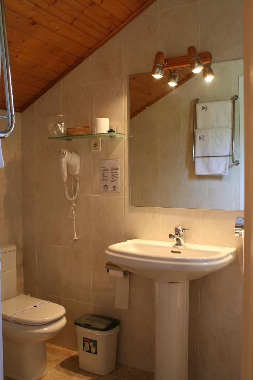 Meson De Salinas Hotel Salinas de Bielsa Стая снимка