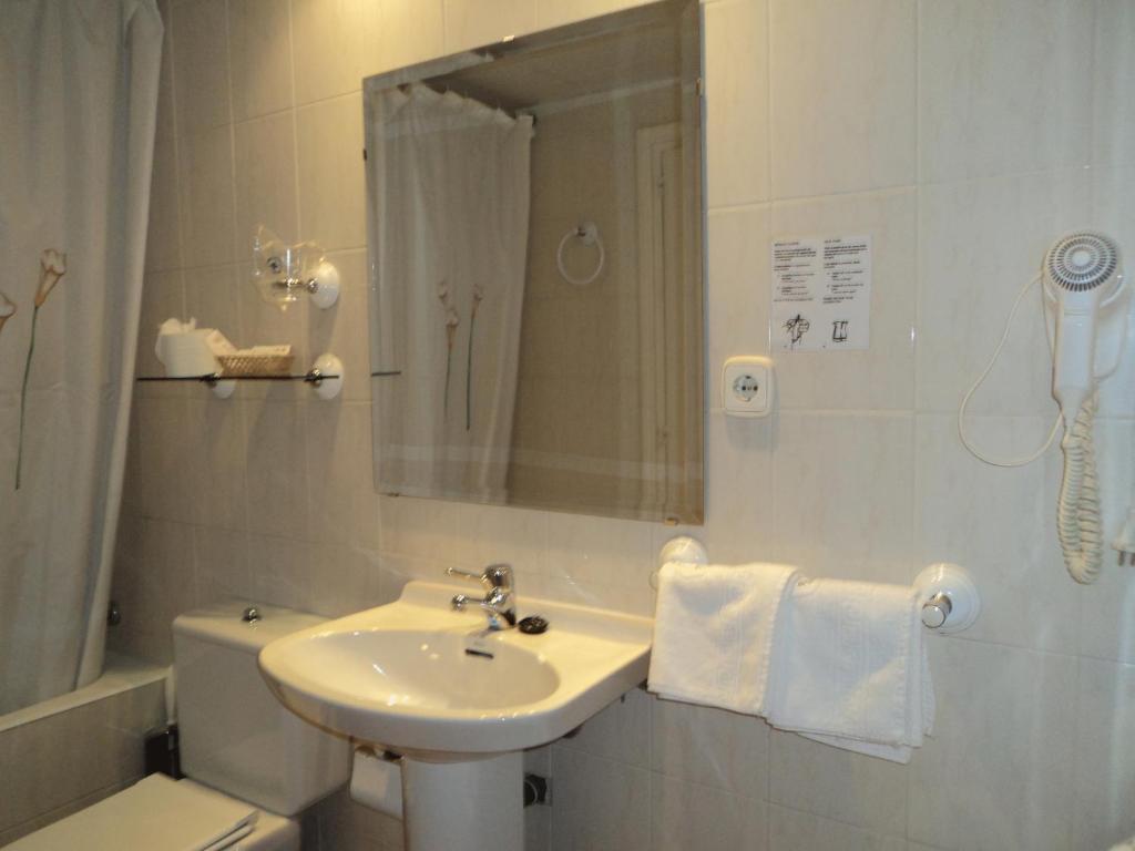 Meson De Salinas Hotel Salinas de Bielsa Стая снимка